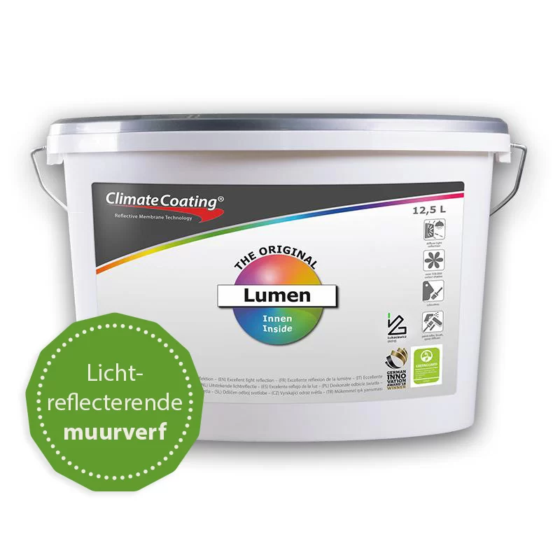 Muurverf die licht weerkaatst de ruimte in
